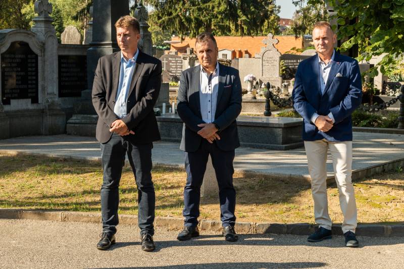 Szent Mihaly szobor_06.jpg